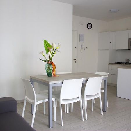Residence La Perla Каорле Екстериор снимка