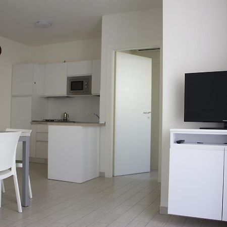 Residence La Perla Каорле Екстериор снимка