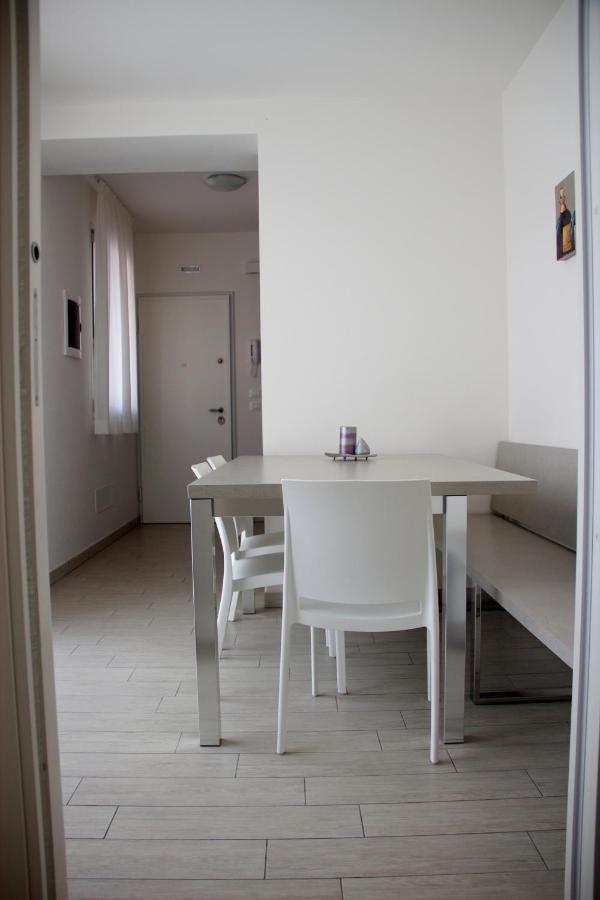 Residence La Perla Каорле Екстериор снимка