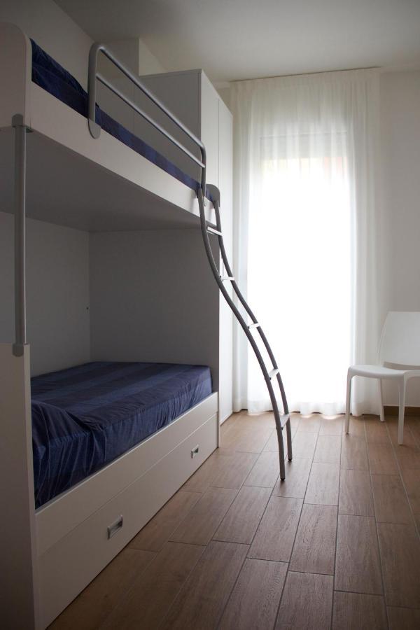 Residence La Perla Каорле Екстериор снимка