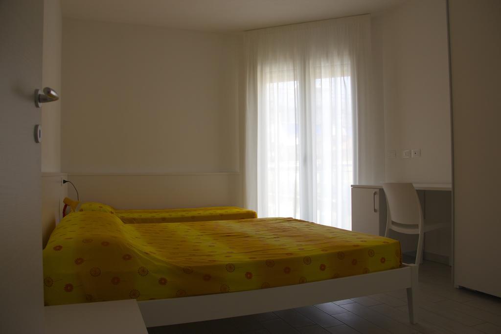 Residence La Perla Каорле Стая снимка