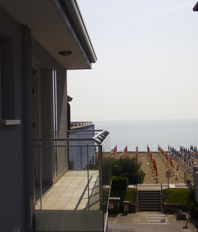Residence La Perla Каорле Екстериор снимка