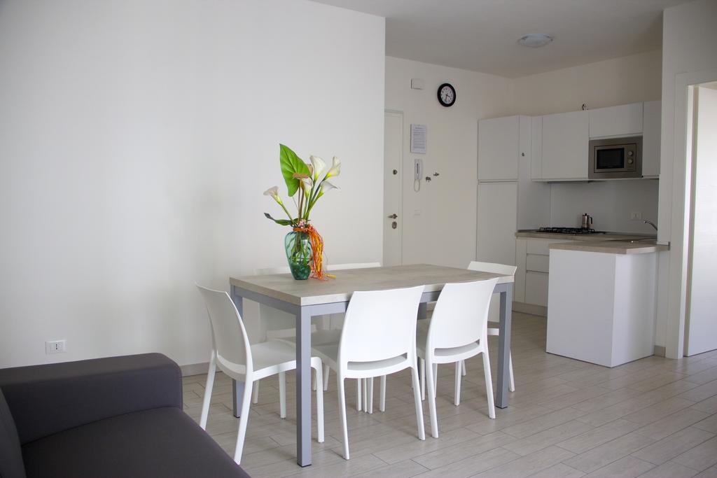 Residence La Perla Каорле Екстериор снимка