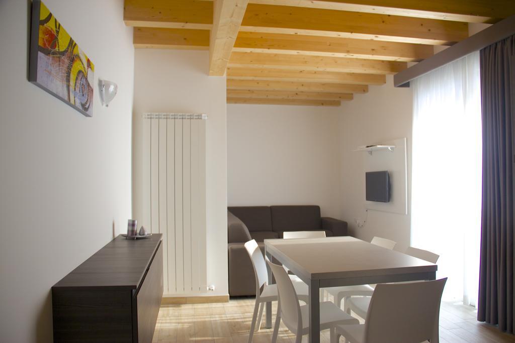 Residence La Perla Каорле Екстериор снимка